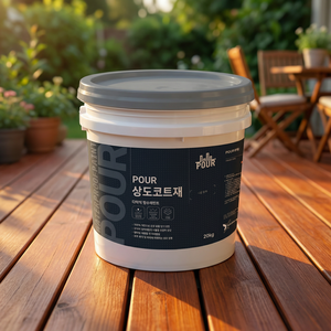 Capa protectora resistente a la intemperie, al agua, a los rayos UV y a la decoloración para pisos de madera en exteriores. - Product Image 1