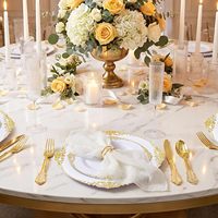 100 assiettes en plastique jetables robustes blanches et à bord doré, comprenant 50 assiettes à dessert de 7,5 pouces et 50 assiettes à dîner de 10,25 pouces