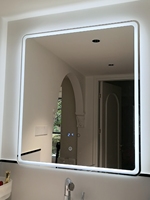 Miroir de salle de bain intelligent à LED avec haut-parleur Bluetooth, interrupteur tactile, anti-buée, affichage de l'heure