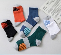 Chaussettes de sport athlétiques personnalisées pour hommes, en coton respirant, anti-humidité, à blocs de couleur, pour la course à pied – Fournisseur en gros