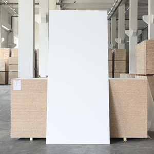 Pellicola Decorativa in PET Bianco Moonlight <span class=keywords><strong>con</strong></span> Finitura Opaca e Sensazione Morbida al Tatto per Ante di Armadi e Mobili - Product Image 6