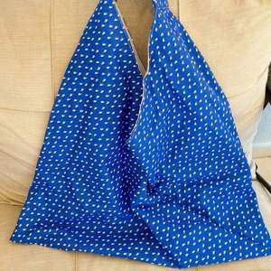 Grand sac fourre-tout en coton bleu à fleurs, sac à bandoulière réutilisable personnalisé, sac de shopping portable, été, automne, printemps, voyage, sac écologique pour femmes - Product Image 2