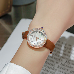 Reloj de Pulsera Minimalista y Elegante para Mujer, con Cristales de Imitación, Resistente al Agua, con Correa de Cuero - Product Image 4