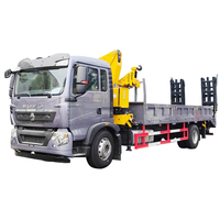Camion grue SINOTRUK HOWO avec rampe de chargement hydraulique pliable SQ6.3ZK2Q, grue mobile 6,3T à vendre