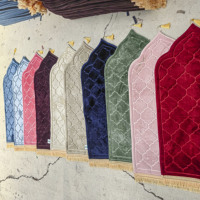 Tapis de prière en polyester Raschel avec frange Tapis à genoux irrégulier pour chambre à coucher Utilisation intérieure Fabriqué à la machine pour voyage Style musulman