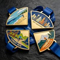 Médailles de récompense sportives en alliage de zinc émaillé souple, personnalisées, modulaires, en forme de triangle et de cercle, directement de l'usine, pour la série de marathons