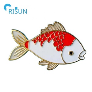 Fabricante esmalte delfín ballena tiburón amuleto de la suerte Koi Cyprinus <span class=keywords><strong>Carpio</strong></span> pez solapa Pin insignia broche personalizado esmalte Pin arrecife pez - Product Image 6