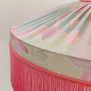 Tiffany Bloemen Zijde Stof Lampenkap, Roze Franjes Hanglamp. - Product Image 1