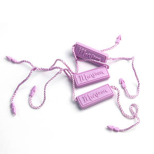 Etiqueta de plástico con logotipo en relieve 3D personalizado al por mayor, etiqueta de bloqueo para ropa, para reloj de zapatos - Product Image 4