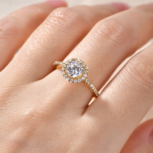 Anello di Fidanzamento Moissanite 1ct 6.5mm, Stile Cluster Iced Out, Romantico e Brillante, Regalo per la Festa della Mamma - Product Image 6
