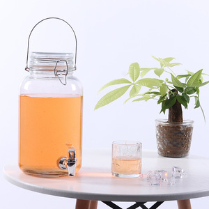 Distributeur de jus et de boissons en verre gravé transparent de haute qualité Tangson ST143, soufflé à la main, 16,3x22,2x34,4 cm - Product Image 4