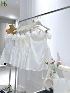 Minivestido blanco con volantes y hombros descubiertos, sin mangas, dulce y femenino, de poliéster, a la moda, de Vietnam - Product Image 4