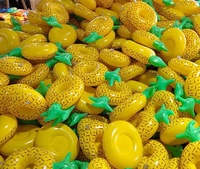 Porte-gobelet gonflable ananas de forme personnalisée porte-boisson gonflable flottant pour canettes ou bouteilles d'eau