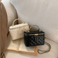 Sac seau imperméable en PU de haute qualité, nouveau design, avec chaînes, pour femmes, grande capacité, léger, adapté au transport de cosmétiques