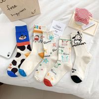 Vente en gros de chaussettes mi-mollet de haute qualité pour le printemps et l'été, avec des filles mignonnes et énergiques, des dessins animés amusants et créatifs