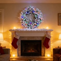 Guirlande artificielle floquée avec lumières LED multicolores - Décoration de porte de Noël enneigée, guirlande festive pour la décoration de la maison pendant les fêtes