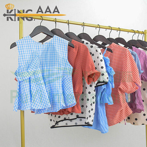 Lotto di Abbigliamento Usato: Bluse Vintage in Cotone Stampato da Donna, Maniche Corte <span class=keywords><strong>e</strong></span> Lunghe, Ottime Condizioni, Pulite, Fornitura all'Ingrosso per Negozi - Product Image 4