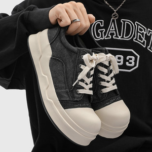 รองเท้าผ้าใบผู้ชายสไตล์เรโทรสปอร์ต ลำลอง ระบายอากาศดี แฟชั่นทันสมัย แบบผูกเชือก กันลื่น ใส่ได้ทุกฤดูใบไม้ผลิ ฤดูร้อน ฤดูหนาว - Product Image 1