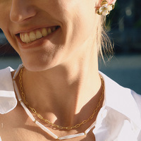 Collier à double rangée plaqué or et coquille blanche allongée, style minimaliste, très vendu, pour un usage quotidien