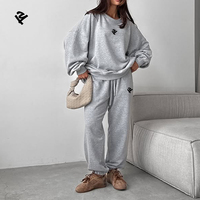 Ensemble de survêtement streetwear 2 pièces gris pour femme : sweat-shirt et pantalon de jogging avec logo brodé, coupe oversize