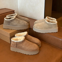 Bottes de neige à plateforme pour femmes, en faux daim, avec bordure en crochet, doublure moelleuse, chaudes, à enfiler, semelle épaisse, pantoufles d'hiver, 3 couleurs