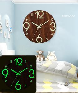 Nuovo Orologio da Parete in Legno Luminoso al Buio, 12 Pollici, Silenzioso, con Numeri e Lancette Luminose che Assorbono l'Energia, Decorazione in MDF - Product Image 6
