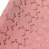 Vente d'usine 100% coton brodé dentelle tissu coloré 125cm coton creux durable pour vêtements et autres accessoires