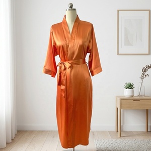 Vestaglia <span class=keywords><strong>Lunga</strong></span> Elegante <span class=keywords><strong>da</strong></span> Donna in Seta Satinata Traspirante con Maniche, Scollo a V e Cintura, Kimono <span class=keywords><strong>da</strong></span> <span class=keywords><strong>Notte</strong></span> per Sposa, Disponibile in 16 Colori e <span class=keywords><strong>Taglie</strong></span> <span class=keywords><strong>Forti</strong></span> - Product Image 1