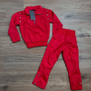 Survêtement deux pièces rouge avec détail de boutons Ensemble streetwear décontracté Haut et pantalon à manches longues - Product Image 1