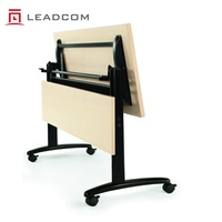 Table de bureau pliable et empilable LEADCOM LS-4-3, avec plateau rabattable et roulettes verrouillables, idéale pour les formations et les réunions de bureau