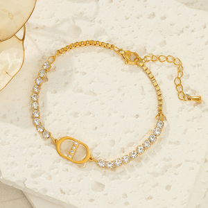 Bracciale da <span class=keywords><strong>Donna</strong></span> IVANDA di Lusso, Design Esclusivo in Acciaio Inossidabile Placcato Oro con Strass e Diamanti a Forma di Farfalla - Product Image 6