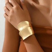 Offre Spéciale : Ensemble de Bijoux Géométriques Plaqué Or (Bracelet et Bague) en Alliage – Vente en Gros d'Accessoires de Bijouterie pour Femmes