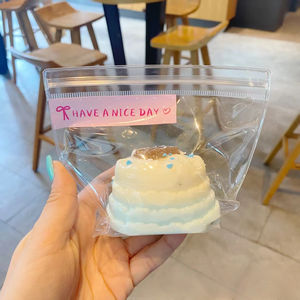 Jouets alimentaires en gros : Nouveau design, jouet souple anti-stress en forme de soufflé au fromage et gâteau aux fraises à presser - Product Image 3