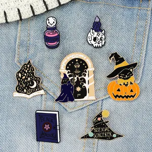 Sombrero <span class=keywords><strong>de</strong></span> bruja <span class=keywords><strong>de</strong></span> Halloween calabaza gato elfo <span class=keywords><strong>mundo</strong></span> mágico camisa solapa Pin broche púrpura poción vela insignias mago esmalte Pin personalizado - Product Image 1