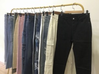 Vente chaude en gros d'usine : Balles de vêtements pour femmes en vrac, incluant des jeans, livraison aléatoire, jeans pour femmes neufs.