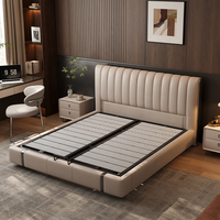 Luxuriöses Bett im Italienischen Stil aus Echtem Leder, Modernes Schlafzimmermöbel, Kingsize Polsterbett mit Metallakzenten
