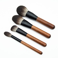 Ensemble de pinceaux de maquillage en bois sauvage de 13 pièces en gros de haute qualité avec pinceaux de maquillage végétaliens pour l'application d'ombres de fond de teint