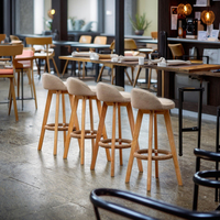 Tabouret de bar moderne et simple de style nordique en bois massif avec finition en cuir, pivotant, pour salle à manger et salon