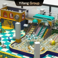Equipo de Juegos Interior Personalizado con Diseño Geométrico Vibrante, Piscina de Pelotas, Toboganes y Diseño a Cuadros para Centro Recreativo