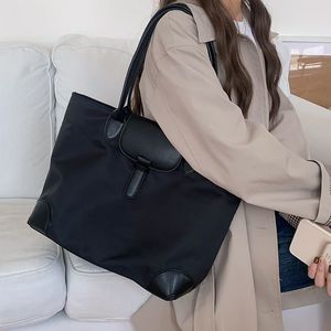 Sac fourre-tout en nylon pour femmes, sac à bandoulière de grande capacité, pour les trajets quotidiens, pour les étudiants, couleur unie, fermeture à glissière - Product Image 4