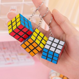 Mini <span class=keywords><strong>Cubo</strong></span> <span class=keywords><strong>de</strong></span> <span class=keywords><strong>Rubik</strong></span> <span class=keywords><strong>3x3</strong></span> <span class=keywords><strong>de</strong></span> Plástico para Llavero - Juguete Educativo Colorido para Niños y Adultos al por Mayor - Product Image 3