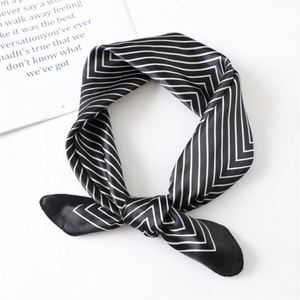 Foulard carré en satin soyeux coloré, petit châle, écharpe de tête pour femme – Vente en gros à prix abordable - Product Image 4