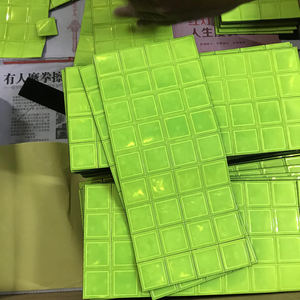 Autocollant adhésif en PVC réfléchissant de sécurité de nuit vert lime pour vélos et casques de <span class=keywords><strong>moto</strong></span> - Product Image 6