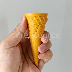 โมเดลไอศกรีมสีมาครง ของเล่นจำลองกรอบๆ สำหรับโชว์  โคนวาฟเฟิลพลาสติกสีทอง ของเล่นจำลองม้วนทองคำ ของเล่นโชว์ - Product Image 3