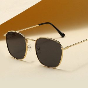 Retro <b>Square</b> Sunglasses Metal <b>Frame</b> <b>Gold</b> UV400 Unisex Driving Glasses Fashion Street Style Couple Sunglasses - Product Image 2