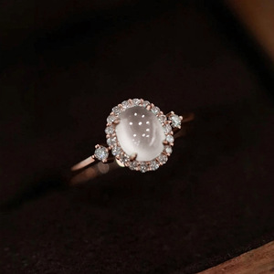 Anello con Design Superficiale Ovale Stile Vintage Francese per Donne - Product Image 1