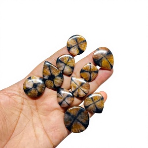 จี้เพชรพลอยไคแอสโตไลท์ธรรมชาติรูปทรงกากบาทจาก FAIJAN GEMS  คริสตัลขัดเงาแบบคาโบชอง ได้รับการรับรอง ปรับขนาดได้ตามต้องการ พร้อมสร้อยคอ - Product Image 1