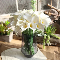Calla-Lilien Künstliche Blumen PU-Textur Realistische Handgefertigte Weiße Blumen für Hochzeit Heim-Dekoration und Tisch-Centerpieces