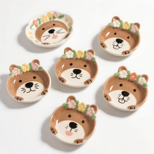 Lindo Plato <span class=keywords><strong>de</strong></span> Cerámica para Condimentos con Forma <span class=keywords><strong>de</strong></span> Capibara, Mini Plato para Salsas con <span class=keywords><strong>Corona</strong></span> <span class=keywords><strong>de</strong></span> Flores, Tazón Único para Salsa <span class=keywords><strong>de</strong></span> Soya, Regalo, 1 Pieza - Product Image 1