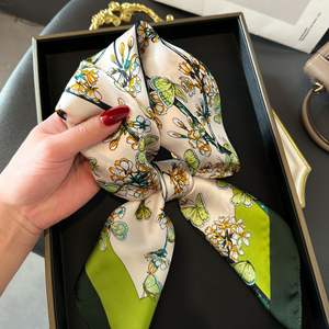 Nouveau style écharpe en polyester à carreaux pour femme, mode haut de gamme, <span class=keywords><strong>petit</strong></span> carré, style coréen, protection du cou, printemps automne, rétro, avec lien de fixation - Product Image 2